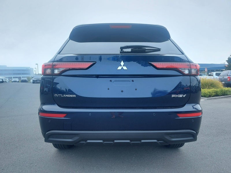 2025 Mitsubishi Outlander LS PHEV 4WD image 5