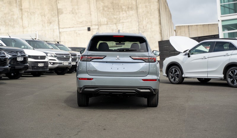 2025 Mitsubishi Outlander Ls Phev/4Wd/At image 4