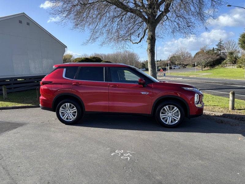 2025 Mitsubishi Outlander LS PHEV/4WD/AT AUTO 5... image 3