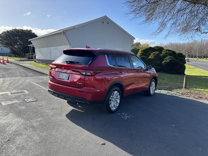 2025 Mitsubishi Outlander LS PHEV/4WD/AT AUTO 5... image 4