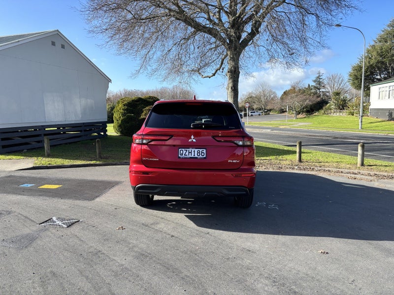 2025 Mitsubishi Outlander LS PHEV/4WD/AT AUTO 5... image 5