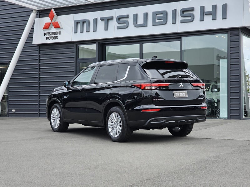 2025 Mitsubishi Outlander LS PHEV AWD 2.4P image 3