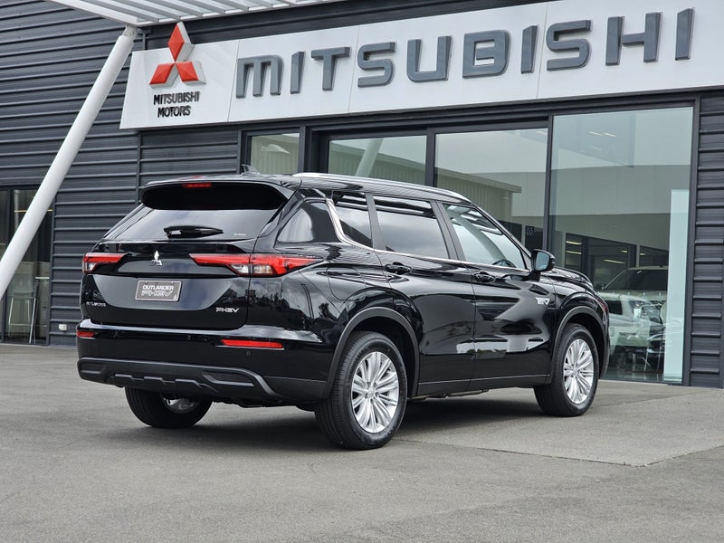 2025 Mitsubishi Outlander LS PHEV AWD 2.4P image 5