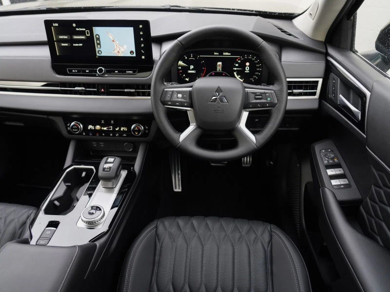 2025 Mitsubishi Outlander PHEV Exceed 4x4 auto image 4