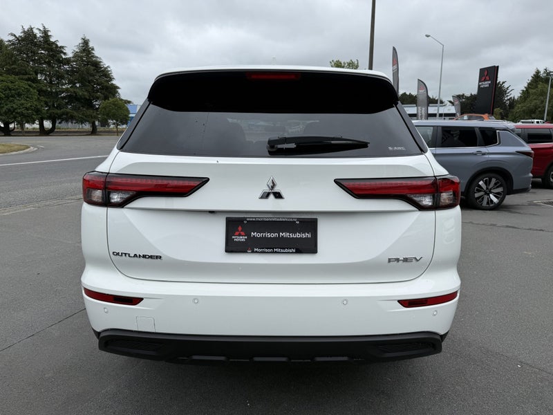 2025 Mitsubishi Outlander PHEV LS 4WD image 4