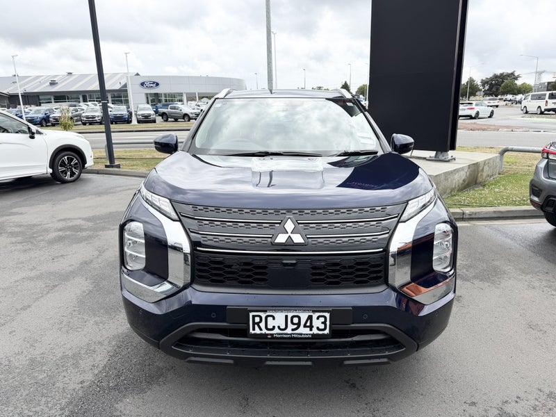 2025 Mitsubishi Outlander PHEV LS 4WD image 2