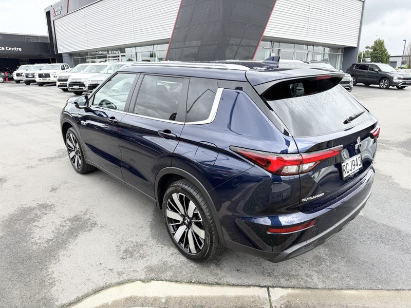 2025 Mitsubishi Outlander PHEV LS 4WD image 5