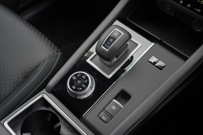 2025 Mitsubishi Outlander PHEV LS 4WD image 4