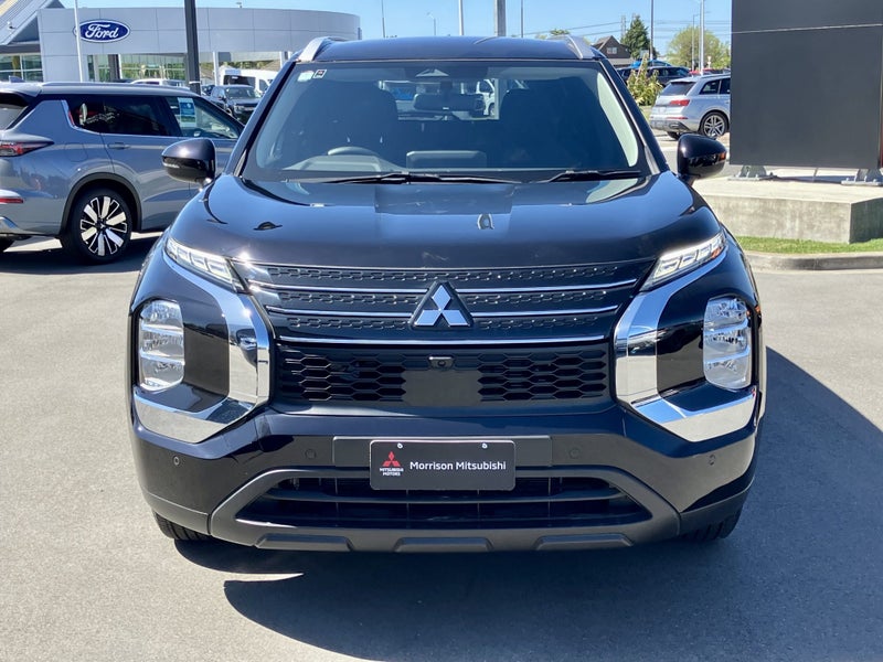 2025 Mitsubishi Outlander PHEV LS 4WD image 3