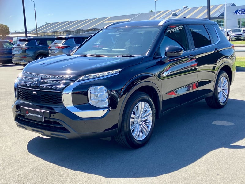 2025 Mitsubishi Outlander PHEV LS 4WD image 4