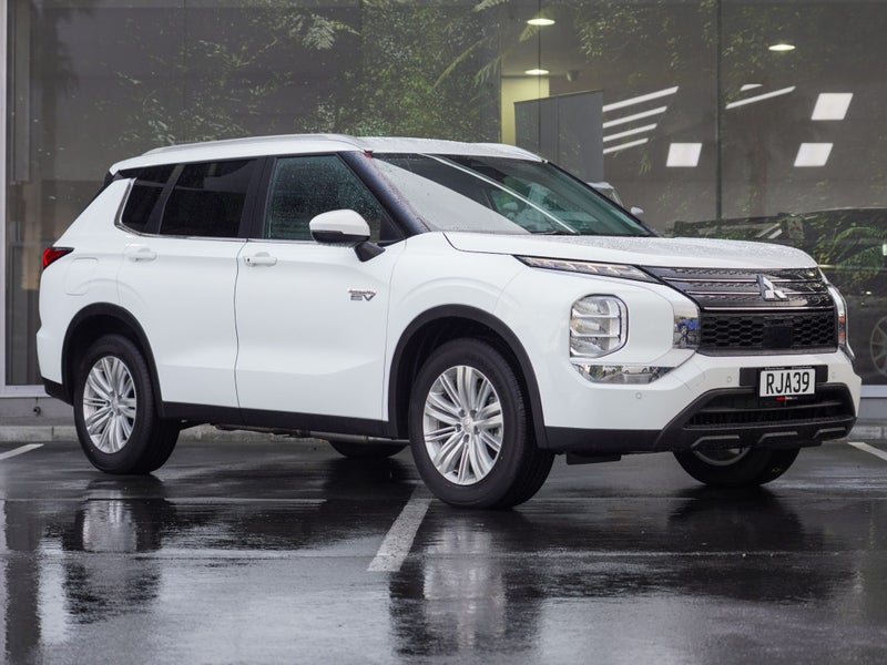 2025 Mitsubishi Outlander PHEV LS 4WD image 1