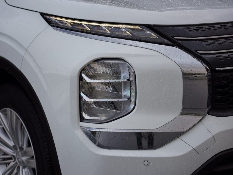 2025 Mitsubishi Outlander PHEV LS 4WD image 5