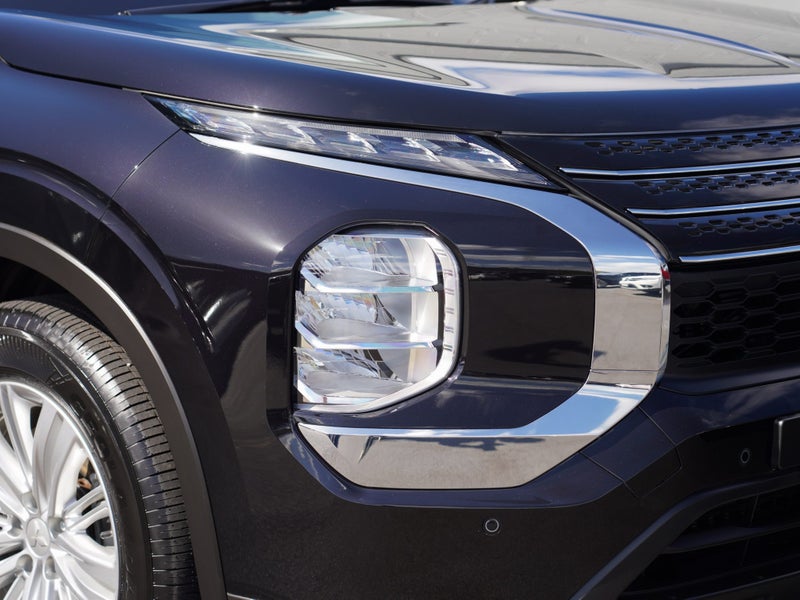 2025 Mitsubishi Outlander PHEV LS 4WD image 5