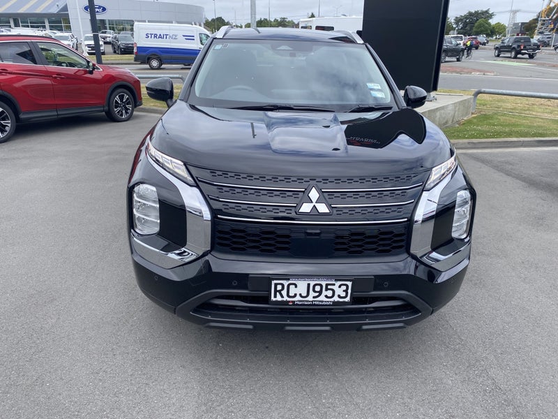 2025 Mitsubishi Outlander PHEV LS 4WD image 2