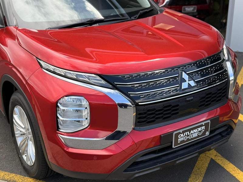 2025 Mitsubishi Outlander PHEV LS 4WD - PRE-REG... image 3