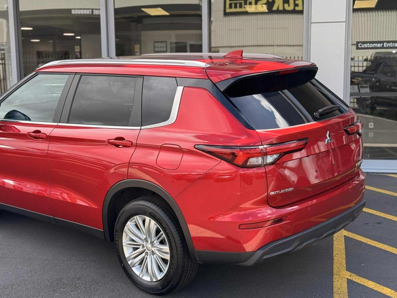 2025 Mitsubishi Outlander PHEV LS 4WD - PRE-REG... image 5