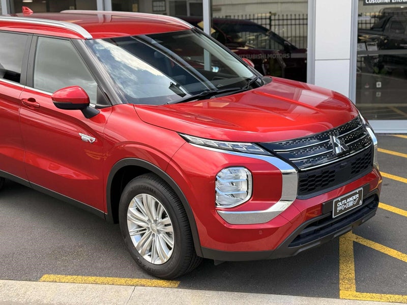2025 Mitsubishi Outlander PHEV LS 4WD - PRE-REG... image 2
