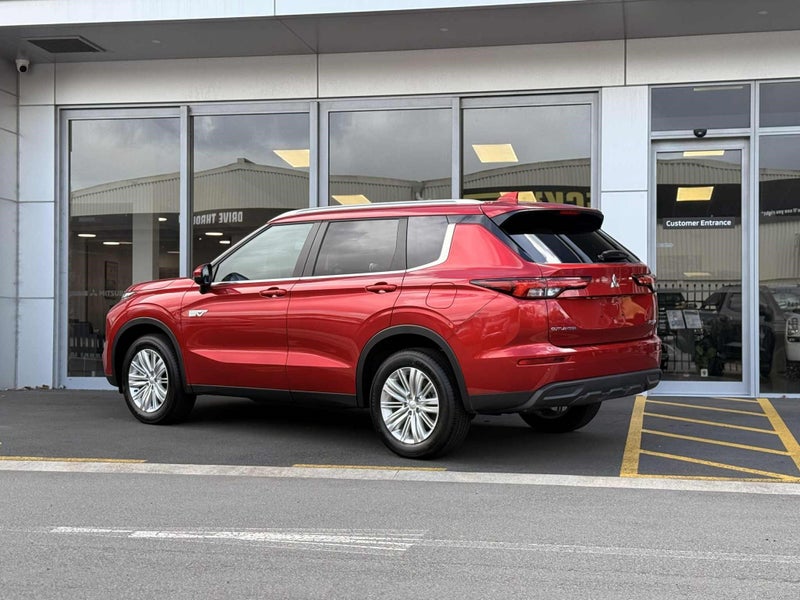 2025 Mitsubishi Outlander PHEV LS 4WD - PRE-REG... image 4