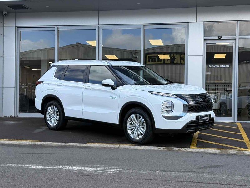 2025 Mitsubishi Outlander PHEV LS 4WD - PRE-REG... image 1