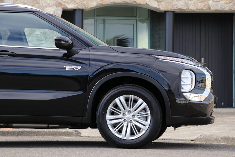 2025 Mitsubishi Outlander PHEV LS 4WD (S-AWC) image 5