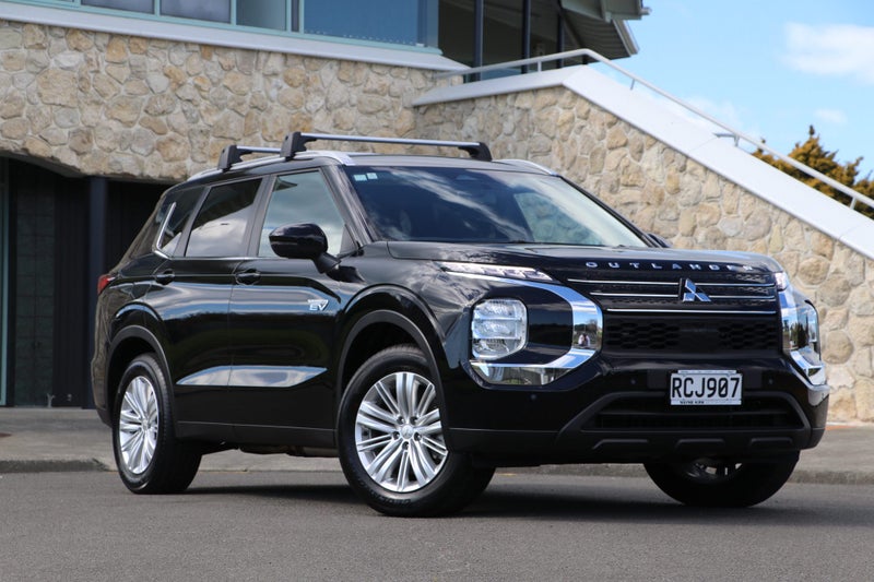 2025 Mitsubishi Outlander PHEV LS 4WD (S-AWC) image 1