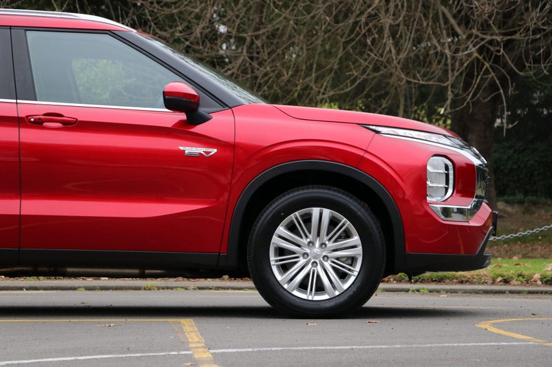 2025 Mitsubishi Outlander PHEV LS 4WD (S-AWC) image 4