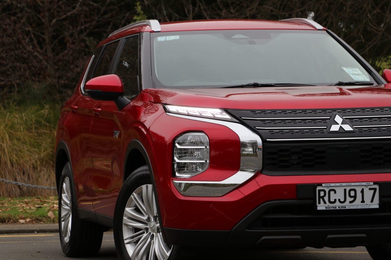 2025 Mitsubishi Outlander PHEV LS 4WD (S-AWC) image 5