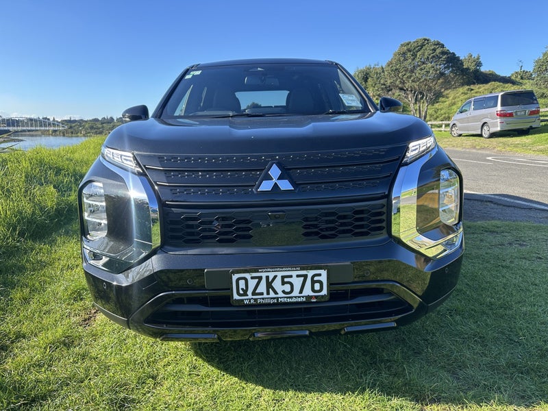 2025 Mitsubishi Outlander PHEV SPORT 4WD image 3