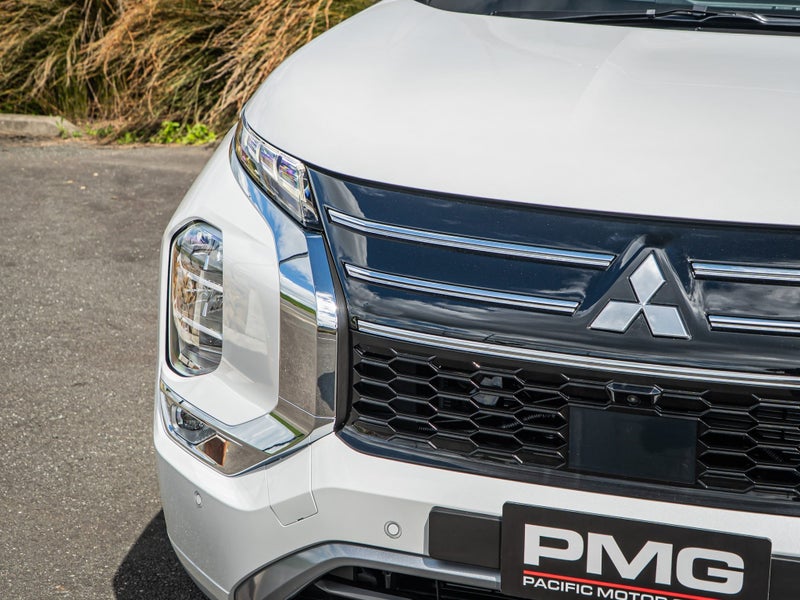 2025 Mitsubishi Outlander PHEV VRX 2.4 4WD Auto... image 3