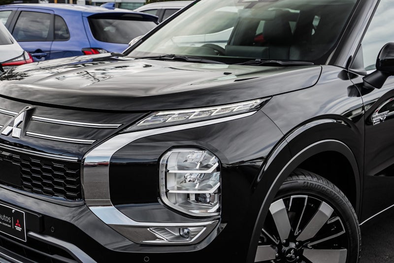 2025 Mitsubishi Outlander PHEV VRX 4WD image 2