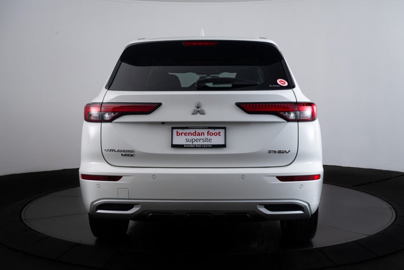 2025 Mitsubishi Outlander PHEV VRX 4WD 7 Seater image 2