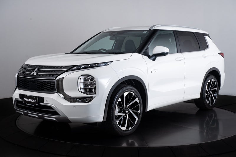 2025 Mitsubishi Outlander PHEV VRX 4WD 7 Seater image 3
