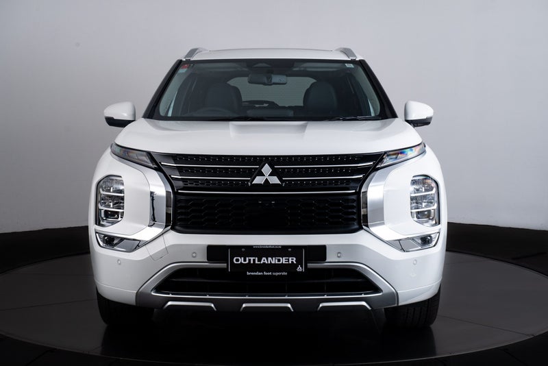 2025 Mitsubishi Outlander PHEV VRX 4WD 7 Seater image 5