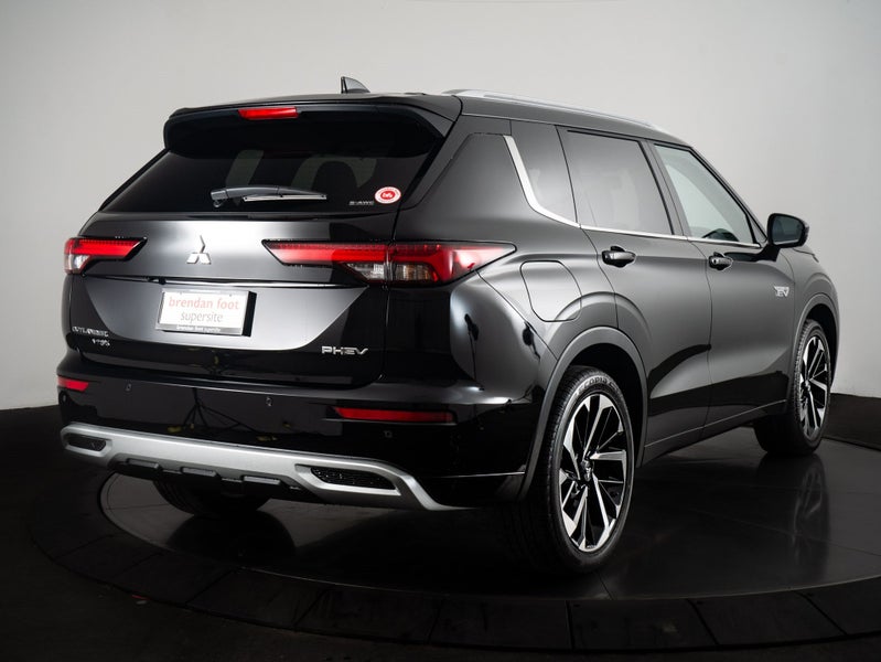 2025 Mitsubishi Outlander PHEV VRX 4WD 7 Seater image 4