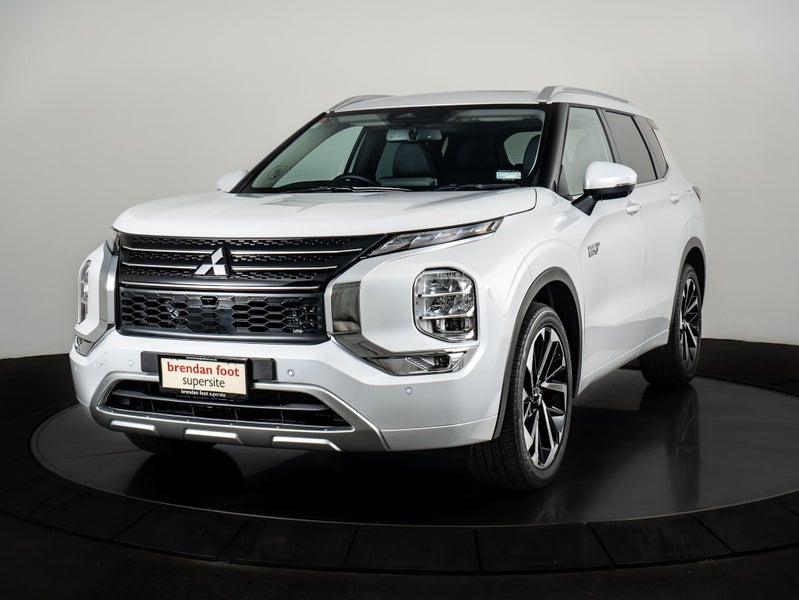 2025 Mitsubishi Outlander PHEV VRX 4WD 7 SEATER image 3