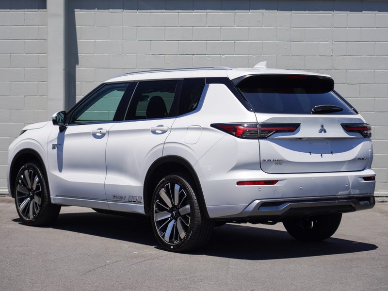 2025 Mitsubishi Outlander PHEV VRX 4WD image 2