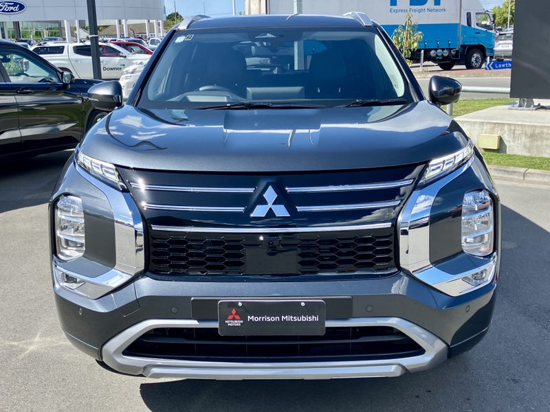 2025 Mitsubishi Outlander PHEV VRX 4WD image 3