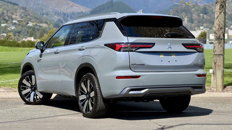 2025 Mitsubishi Outlander PHEV VRX 4WD- Latest... image 3