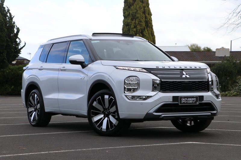 2025 Mitsubishi Outlander PHEV VRX (S-AWC) image 1