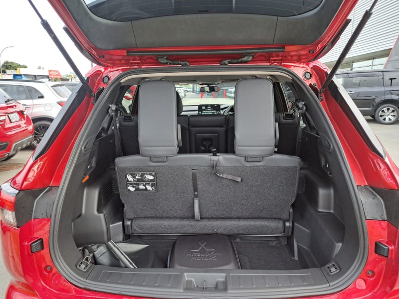 2025 Mitsubishi Outlander PHEV XLS 4WD image 4