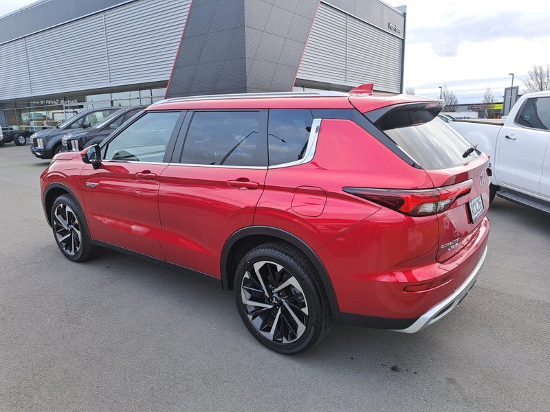 2025 Mitsubishi Outlander PHEV XLS 4WD image 5
