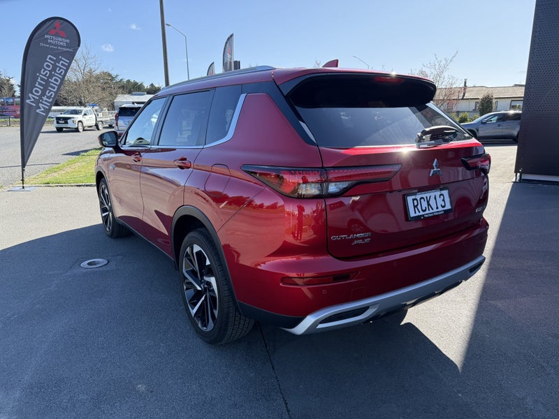 2025 Mitsubishi Outlander PHEV XLS 4WD image 3
