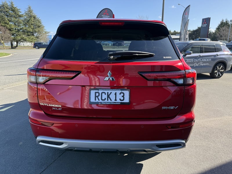 2025 Mitsubishi Outlander PHEV XLS 4WD image 4
