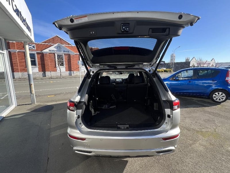 2025 Mitsubishi Outlander PHEV XLS 4WD image 4