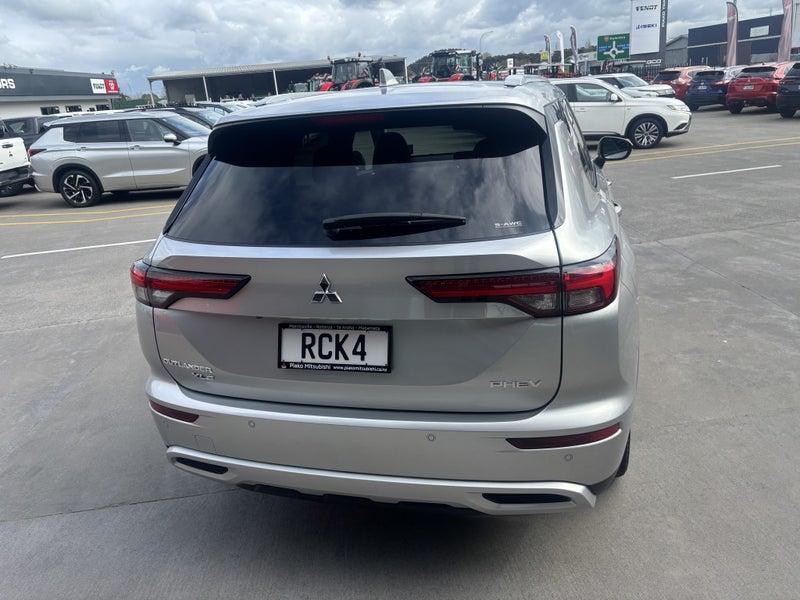 2025 Mitsubishi Outlander PHEV XLS 4WD image 4