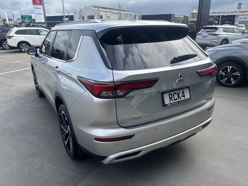 2025 Mitsubishi Outlander PHEV XLS 4WD image 5