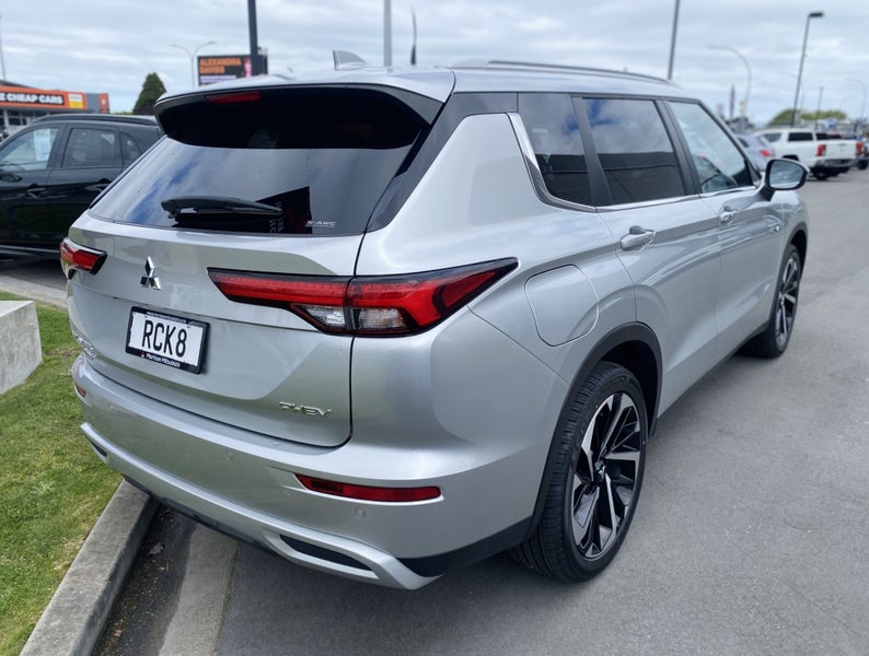 2025 Mitsubishi Outlander PHEV XLS 4WD image 5