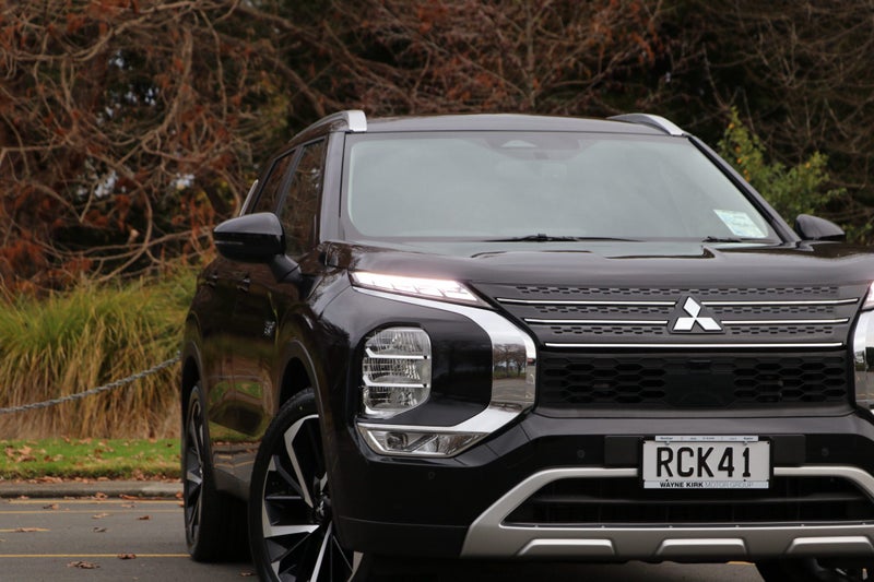 2025 Mitsubishi Outlander PHEV XLS 4WD image 5