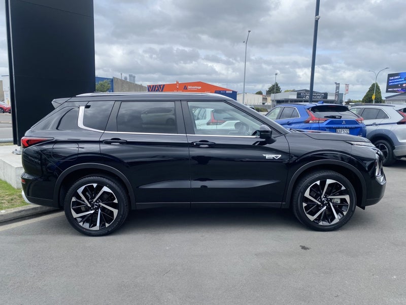 2025 Mitsubishi Outlander PHEV XLS 4WD image 4