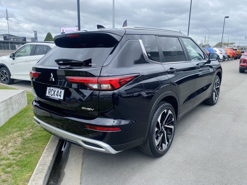 2025 Mitsubishi Outlander PHEV XLS 4WD image 5